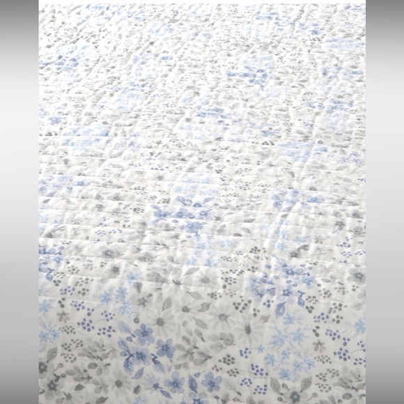 🎉LAST PIECE🎉NICOLE MILLER HOME
Multipiece Floral Print Quilt Set - Picture 3 of 3